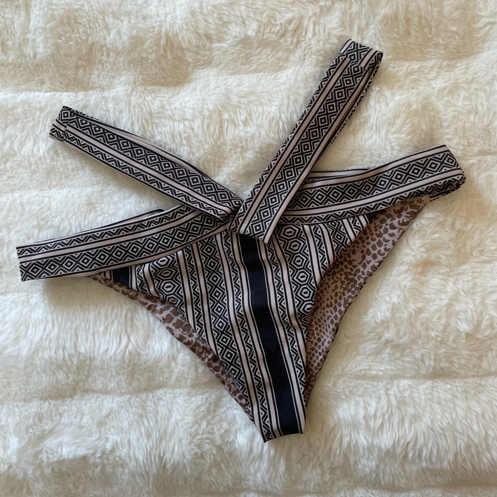 ACACIA NWOT Cross Swim Bottoms. Excellent Condition. Size: S